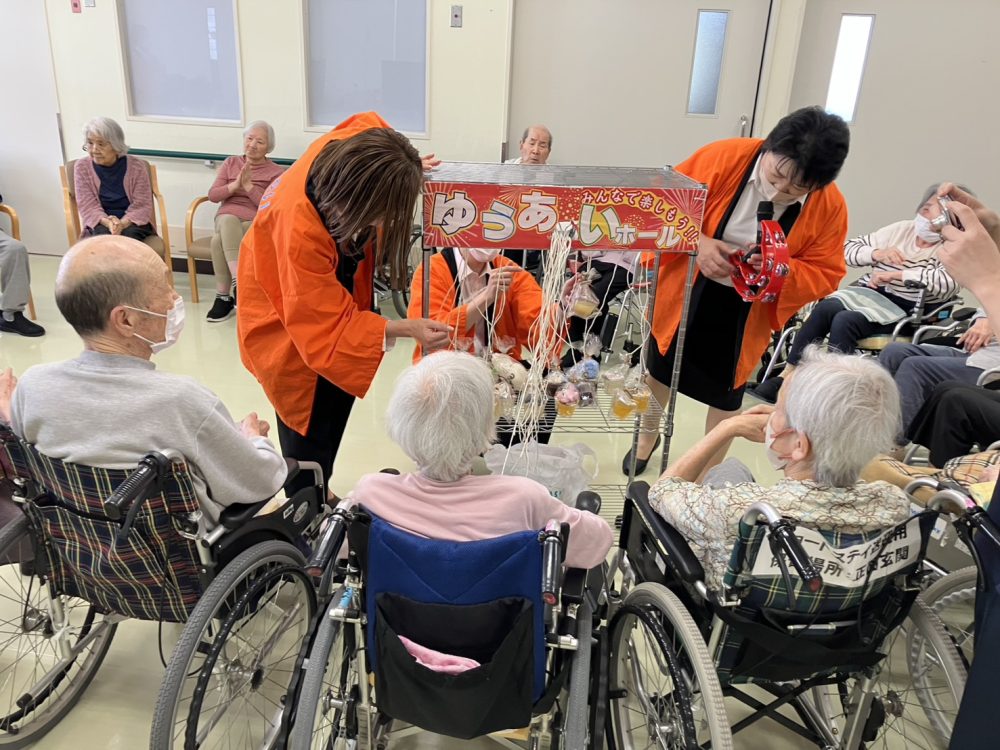 ふじの里の皆さんと一緒にレクリエーション！の画像| 葬祭会館ゆうあいホール【公式】 神戸市北区のご葬儀･お葬式のことなら